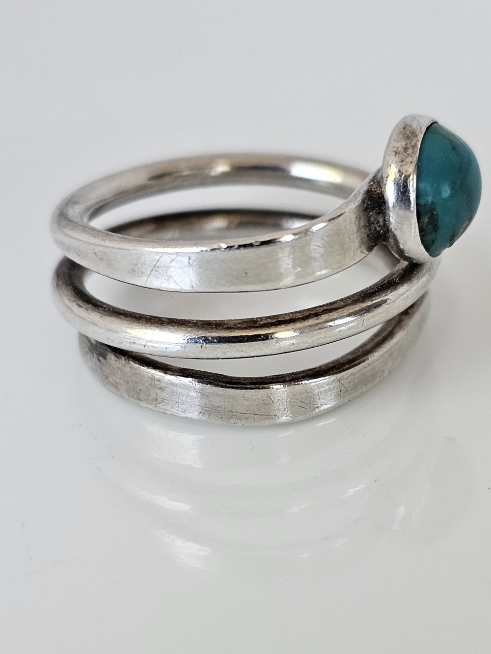 Vintage Artisan Crafted Turquoise Sterling Silver Spiral Ring Size 7-8 - Picture 4 of 7
